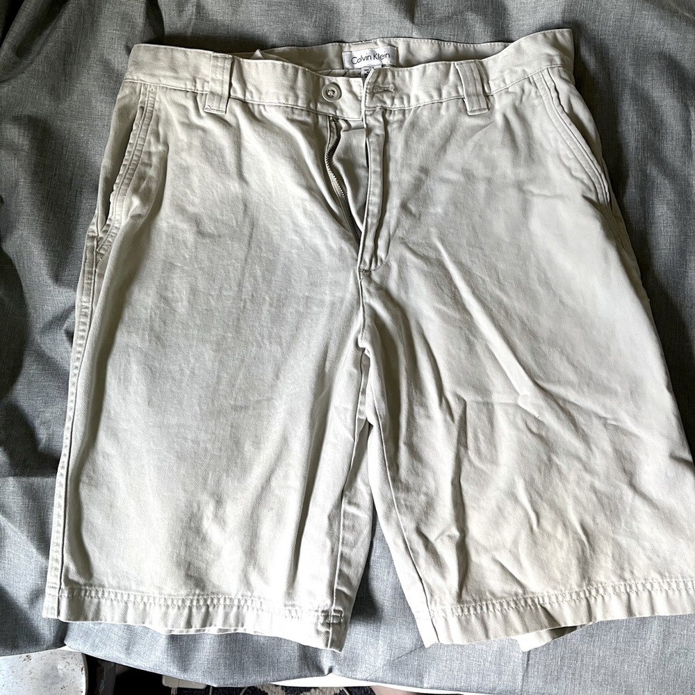 Calvin Klein off-white men’s shorts size 34